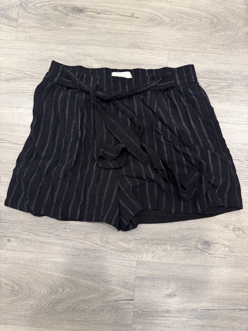 Aritzia Wilfred Black Pinstripe Tie-Waist shorts size large